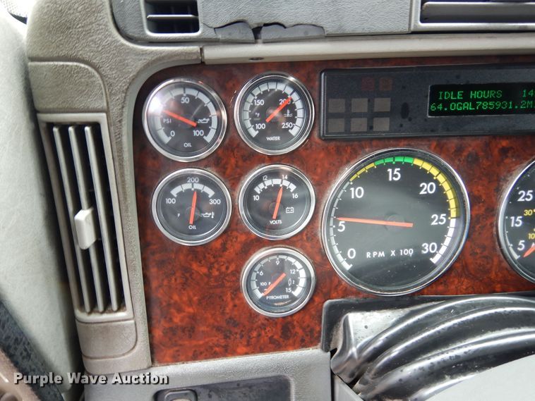 image for item DH8542 2005 Freightliner Century Class ST  semi truck