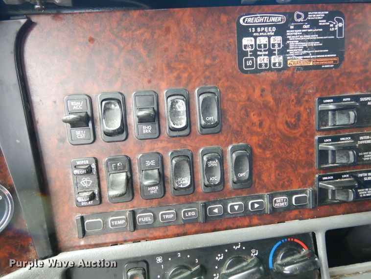 image for item DH8542 2005 Freightliner Century Class ST  semi truck