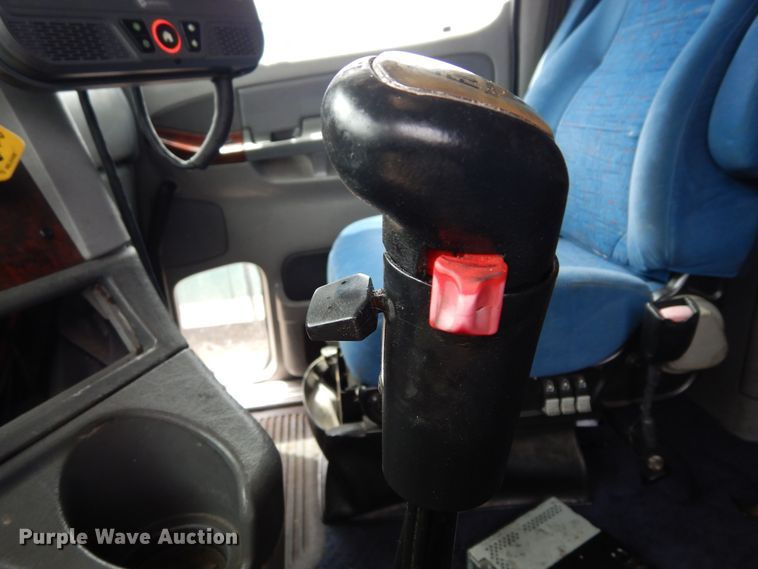 image for item DH8542 2005 Freightliner Century Class ST  semi truck