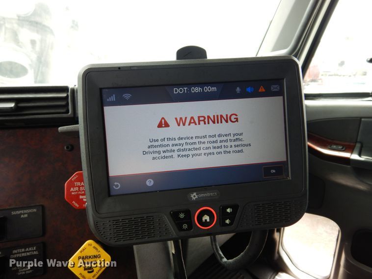 image for item DH8542 2005 Freightliner Century Class ST  semi truck