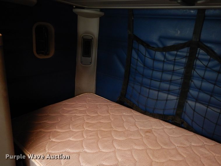 image for item DH8542 2005 Freightliner Century Class ST  semi truck