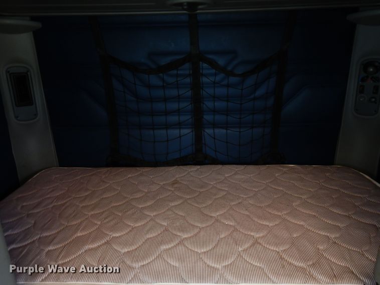 image for item DH8542 2005 Freightliner Century Class ST  semi truck