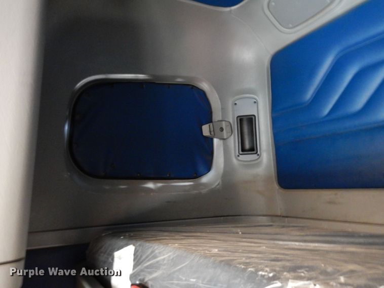 image for item DH8542 2005 Freightliner Century Class ST  semi truck