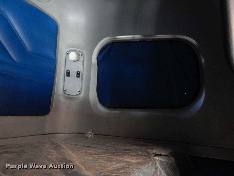 image for item DH8542 2005 Freightliner Century Class ST  semi truck