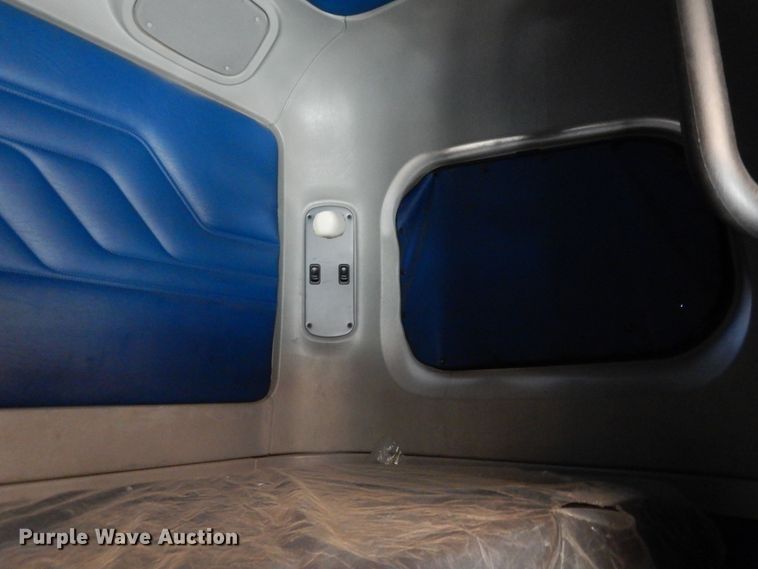 image for item DH8542 2005 Freightliner Century Class ST  semi truck