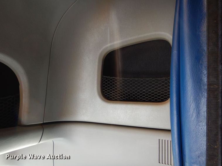 image for item DH8542 2005 Freightliner Century Class ST  semi truck