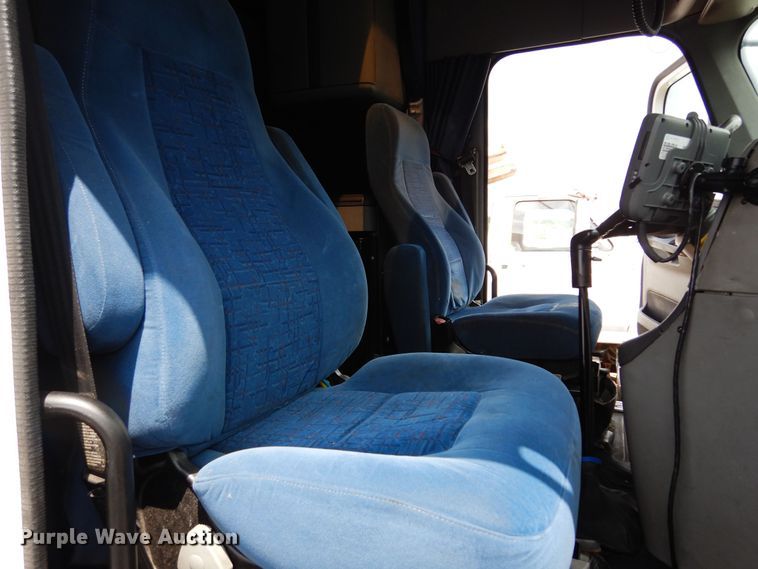 image for item DH8542 2005 Freightliner Century Class ST  semi truck