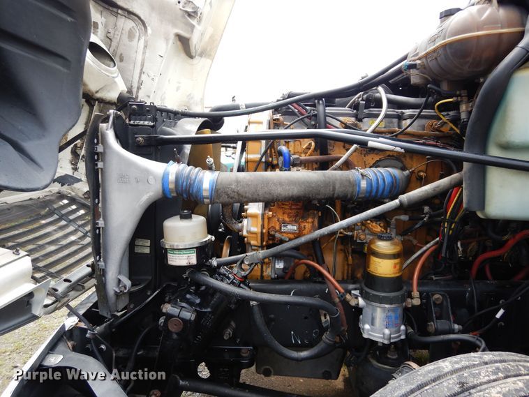 image for item DH8542 2005 Freightliner Century Class ST  semi truck