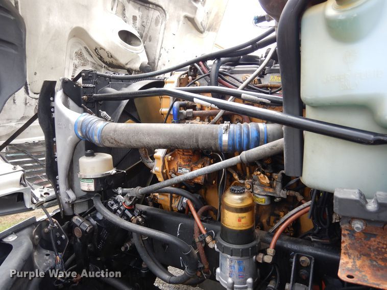 image for item DH8542 2005 Freightliner Century Class ST  semi truck