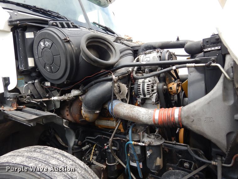 image for item DH8542 2005 Freightliner Century Class ST  semi truck