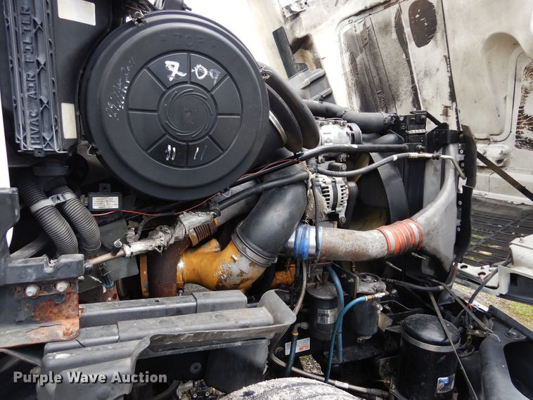 image for item DH8542 2005 Freightliner Century Class ST  semi truck