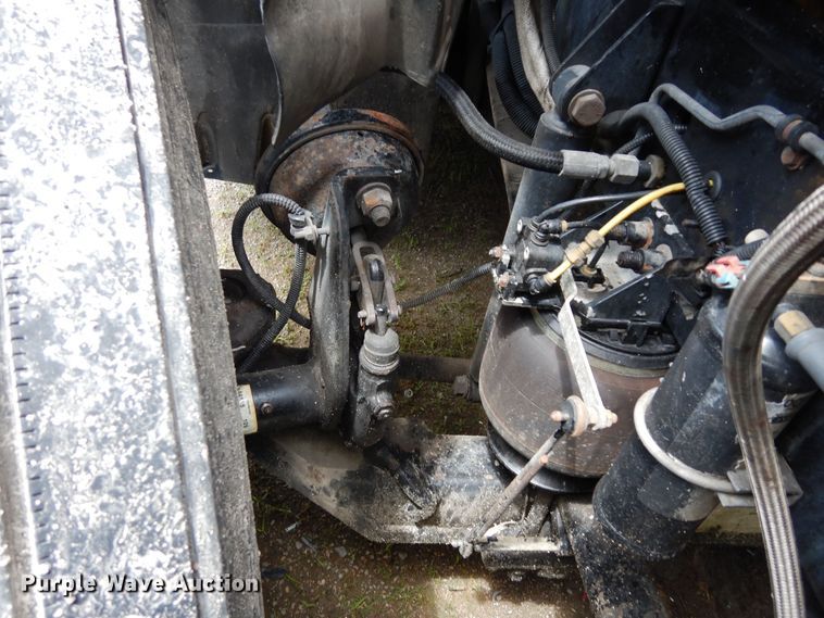 image for item DH8542 2005 Freightliner Century Class ST  semi truck