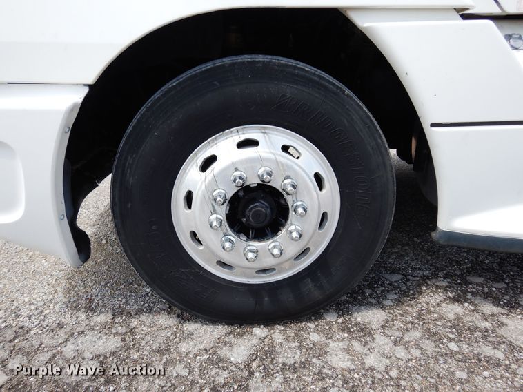 image for item DH8542 2005 Freightliner Century Class ST  semi truck