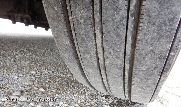 image for item DH8542 2005 Freightliner Century Class ST  semi truck