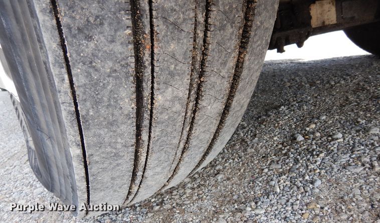 image for item DH8542 2005 Freightliner Century Class ST  semi truck