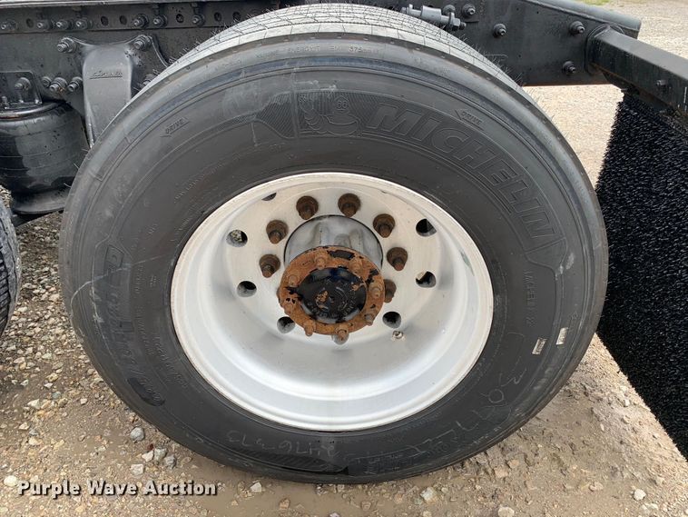 image for item DH8542 2005 Freightliner Century Class ST  semi truck