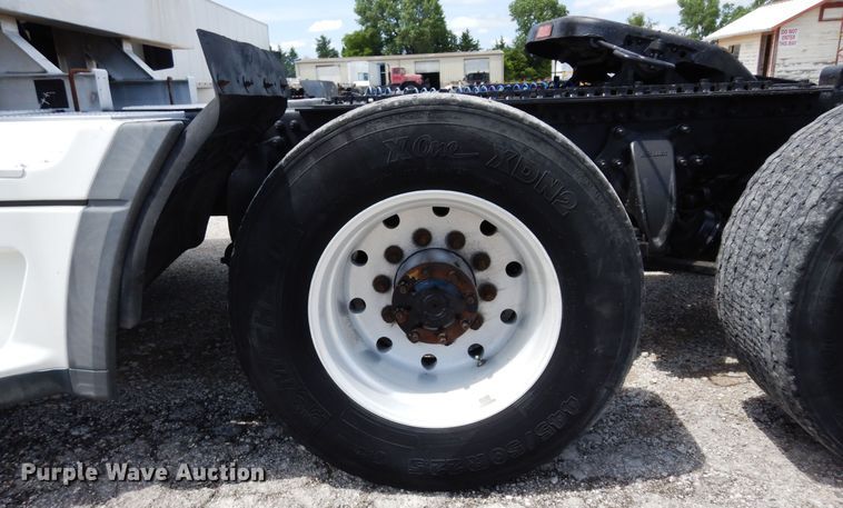 image for item DH8542 2005 Freightliner Century Class ST  semi truck