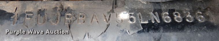 image for item DH8542 2005 Freightliner Century Class ST  semi truck