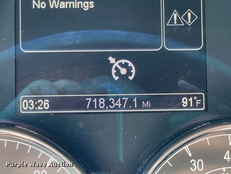 image for item DJ5019 2017 Peterbilt 579  semi truck