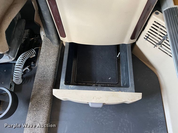 image for item DJ5019 2017 Peterbilt 579  semi truck