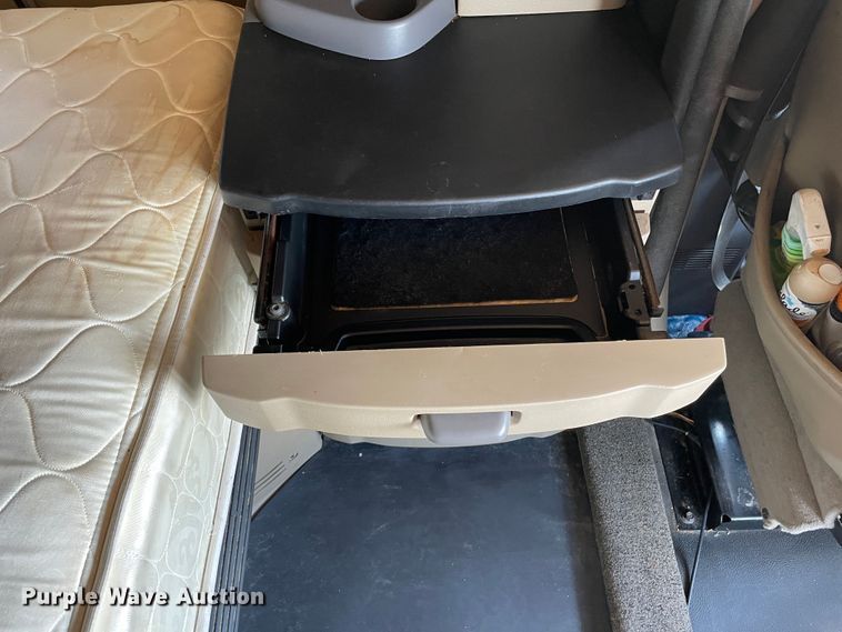 image for item DJ5019 2017 Peterbilt 579  semi truck