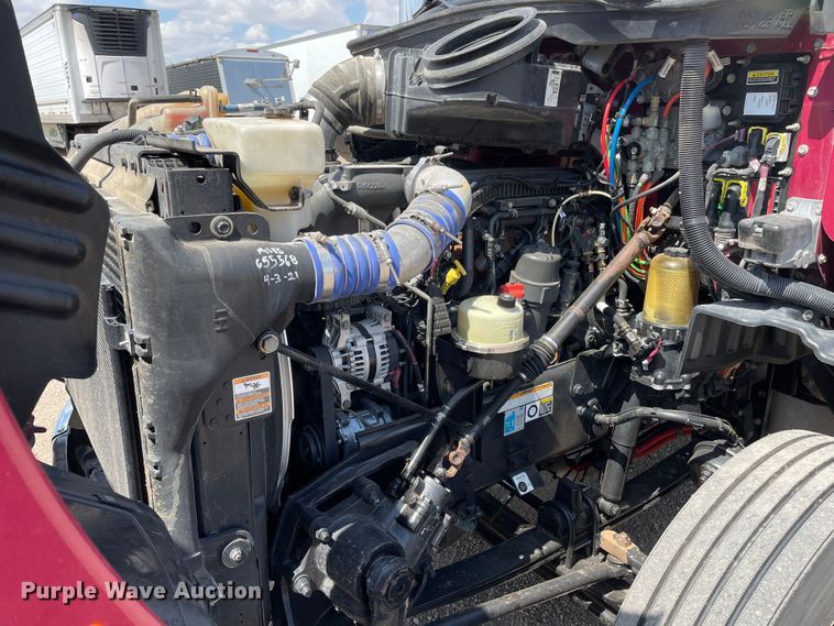 image for item DJ5019 2017 Peterbilt 579  semi truck