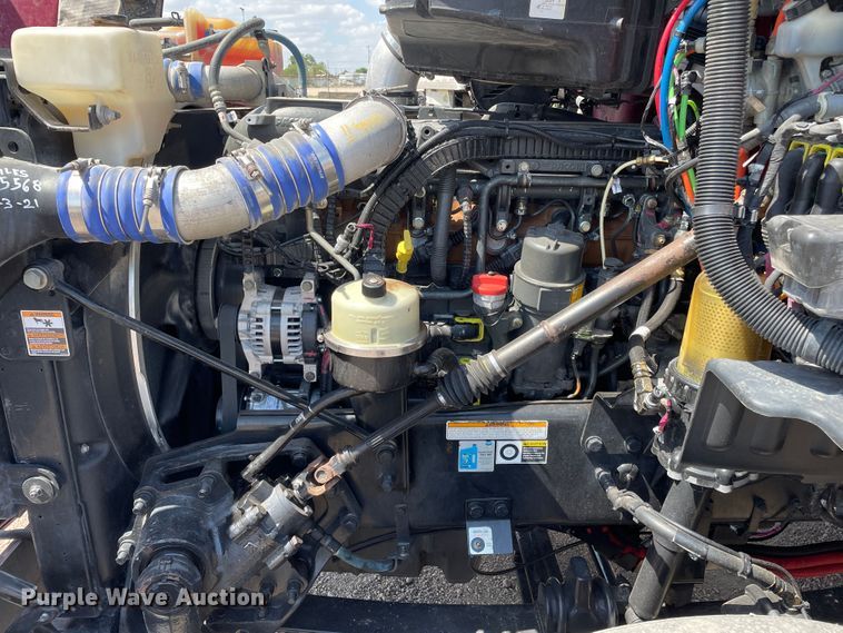 image for item DJ5019 2017 Peterbilt 579  semi truck