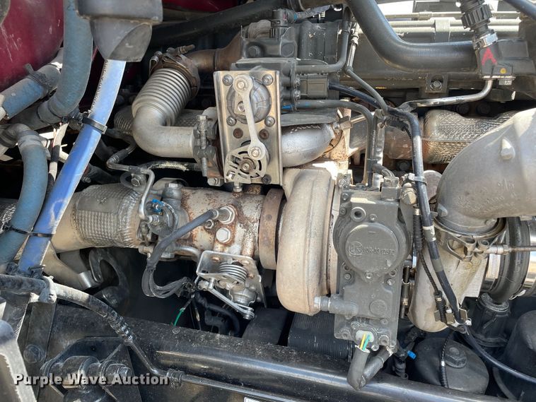 image for item DJ5019 2017 Peterbilt 579  semi truck