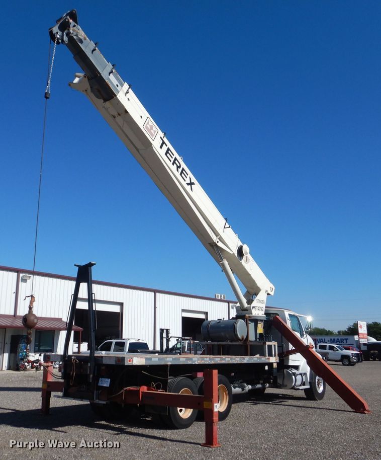 image for item DJ8959 2006 Sterling L9500  crane truck
