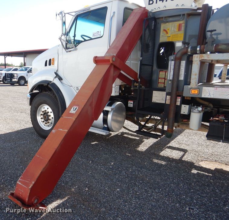 image for item DJ8959 2006 Sterling L9500  crane truck