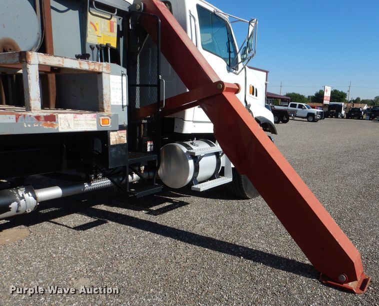 image for item DJ8959 2006 Sterling L9500  crane truck