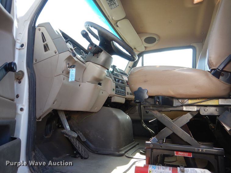 image for item DJ8959 2006 Sterling L9500  crane truck