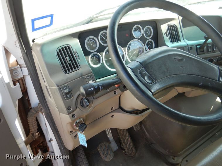 image for item DJ8959 2006 Sterling L9500  crane truck