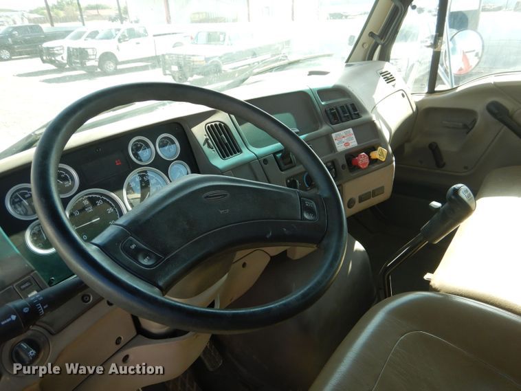 image for item DJ8959 2006 Sterling L9500  crane truck