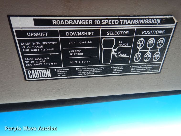 image for item DJ8959 2006 Sterling L9500  crane truck