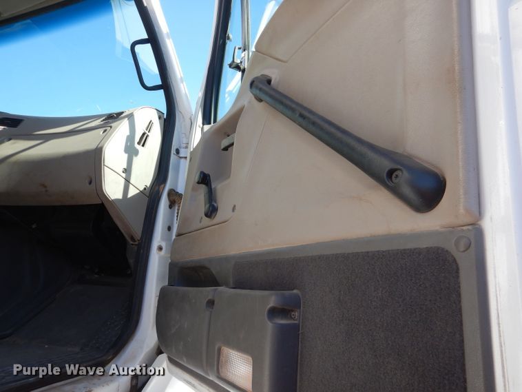 image for item DJ8959 2006 Sterling L9500  crane truck