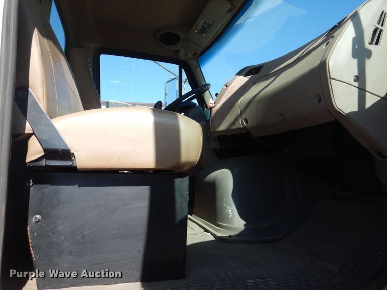 image for item DJ8959 2006 Sterling L9500  crane truck