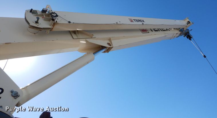 image for item DJ8959 2006 Sterling L9500  crane truck