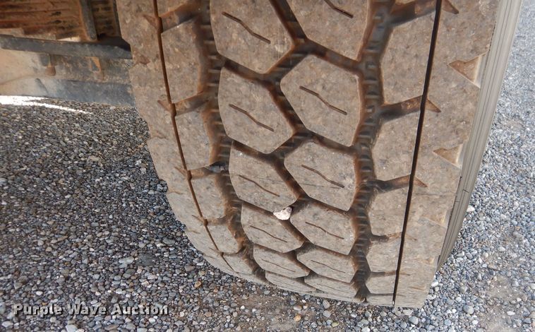 image for item DJ8959 2006 Sterling L9500  crane truck