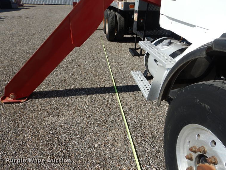 image for item DJ8959 2006 Sterling L9500  crane truck