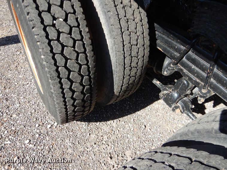 image for item DJ8959 2006 Sterling L9500  crane truck