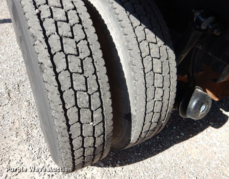 image for item DJ8959 2006 Sterling L9500  crane truck