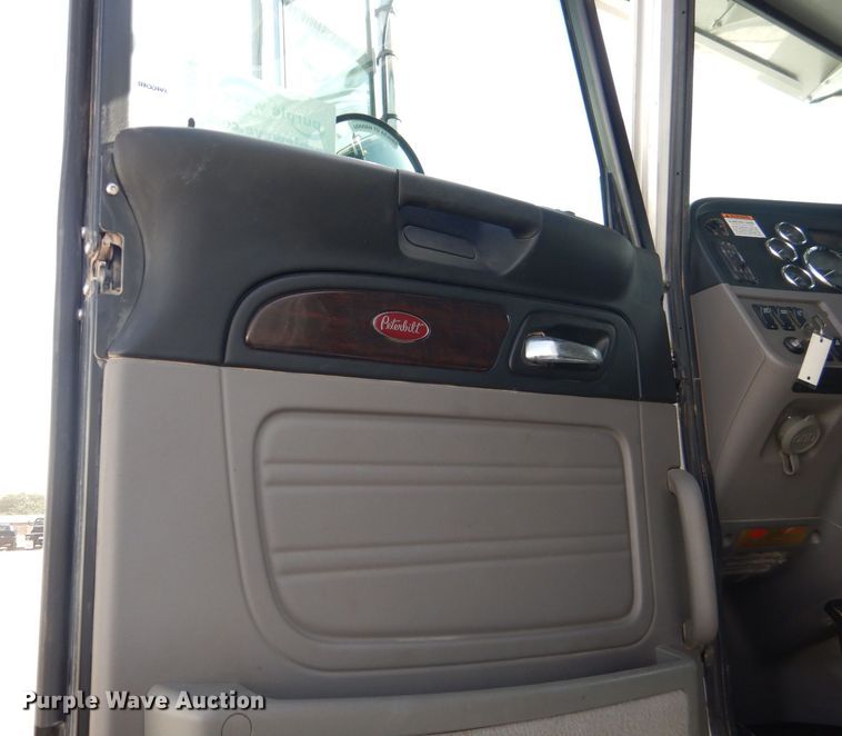 image for item DJ8964 2015 Peterbilt 365 crane truck