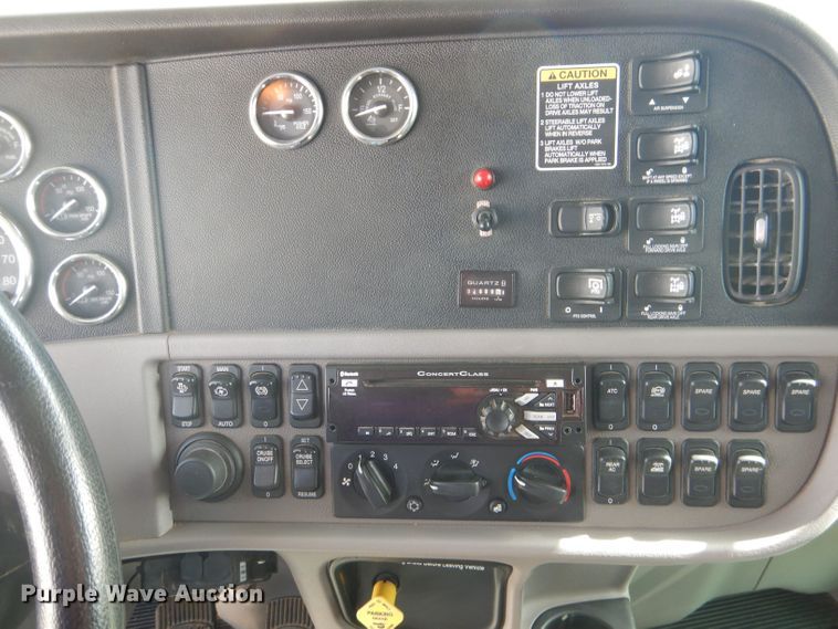 image for item DJ8964 2015 Peterbilt 365 crane truck