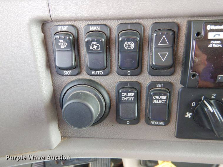 image for item DJ8964 2015 Peterbilt 365 crane truck