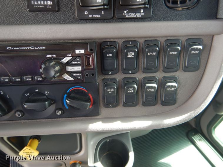 image for item DJ8964 2015 Peterbilt 365 crane truck