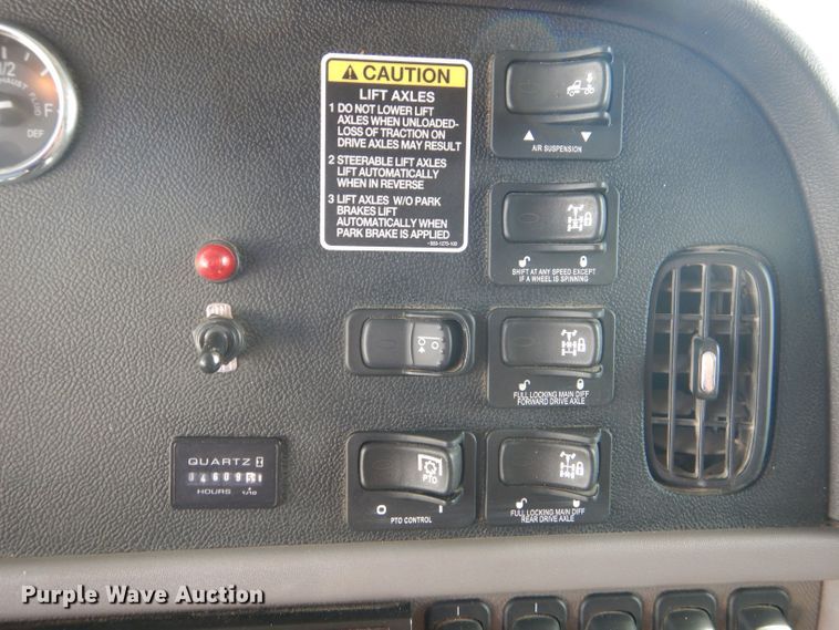 image for item DJ8964 2015 Peterbilt 365 crane truck