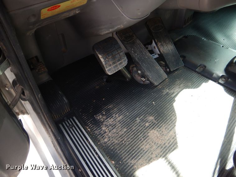 image for item DJ8964 2015 Peterbilt 365 crane truck