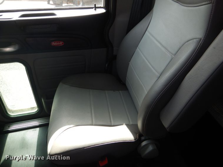 image for item DJ8964 2015 Peterbilt 365 crane truck