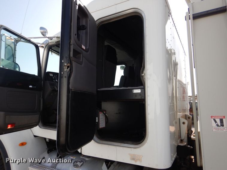 image for item DJ8964 2015 Peterbilt 365 crane truck